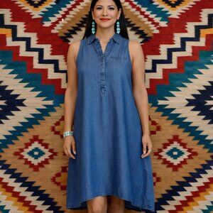 XS sleeveless blue dress. Casual comfy flowy dress w/ button close & faux pocket